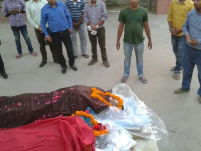डेंगू से हुई 8 साल के बेटे की मौत, दुखी मां-बाप ने की आत्महत्या 8 year old dies of dengue, parents commit suicide