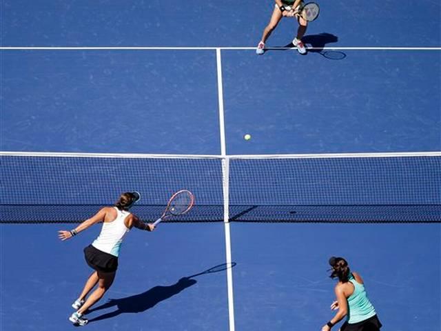 यूएस ओपन: महिला डबल्स का खिताब जीतकर सानिया-हिंगिस बनीं नंबर वन Sania Mirza and Martina Hingis win US Open, steamroll rivals in final