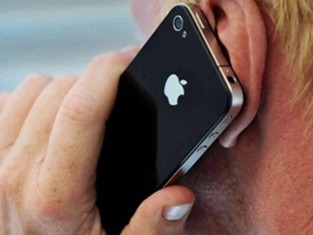 OMG: क्या सचमुच गैजेट हैं एलर्जी और सिरदर्द का कारण? Excessive use of WiFi and gadgets could lead to wireless allergies