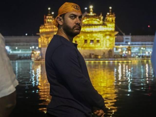 आमिर खान स्वर्ण मंदिर पहुंचे Aamir Khan visits Golden Temple