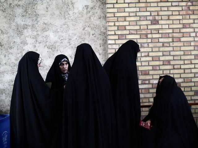 खराब हिजाब को लेकर ईरानी महिलाओं पर 260 डालर का जुर्माना लगाया गया Iran_