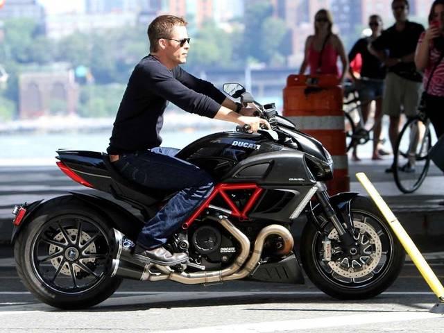 ब्रैड पिट ने एक बाइक के लिए खर्च कर डाले 2,56,95,070 रुपये brad pitt