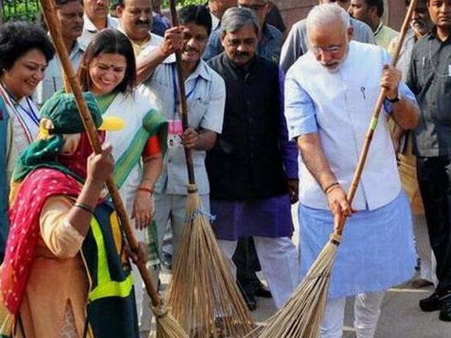 PM का स्वच्छ भारत मिशन शहरों में फ्लॉप, 71% बोले साल भर में कुछ नहीं बदला 71 % say Swachh Bharat Mission fails in cities