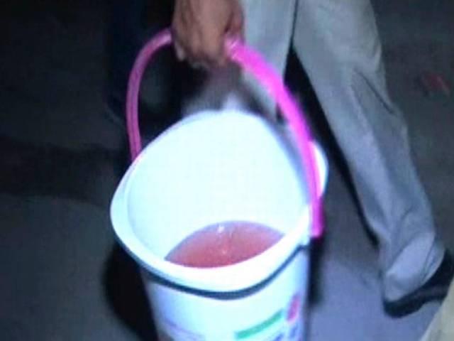 दिल्ली: घाटे से परेशान एक बाप ने तीन साल की बेटी को बाल्टी में डुबोकर मारा man attempts suicide after killing three year old