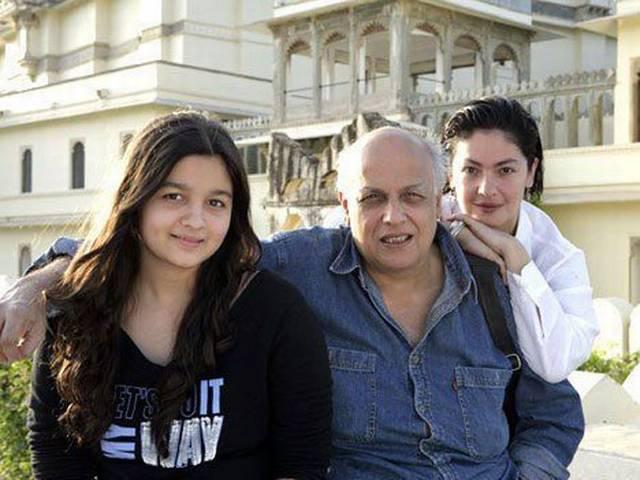 महेश भट्ट 67 के हुए, बेटियों ने बरसाया प्यार mahesh bhatt 67th birth day