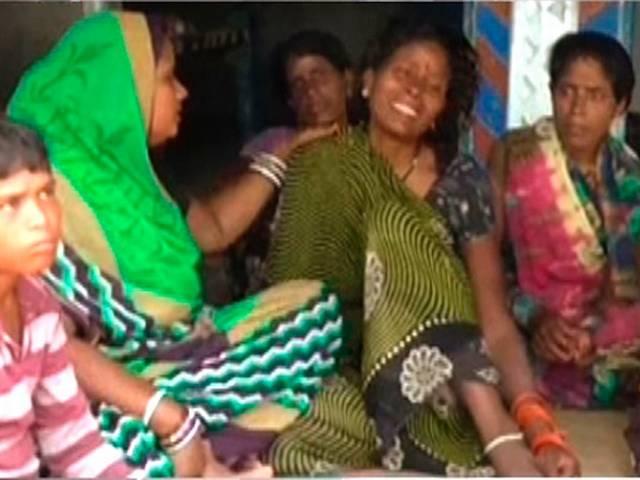 मध्य प्रदेश: बेहोश पड़े ज़िंदा शख्स पर मिट्टी डालकर बना दी गई सड़क MP shocker: Road constructed over intoxicated man fallen in pit, killed