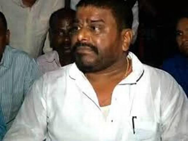 बिहार चुनाव : टिकट के लिए फूट-फूट कर रोने लगे ये नेता जी Party worker cries for ticket in RLSP press conference