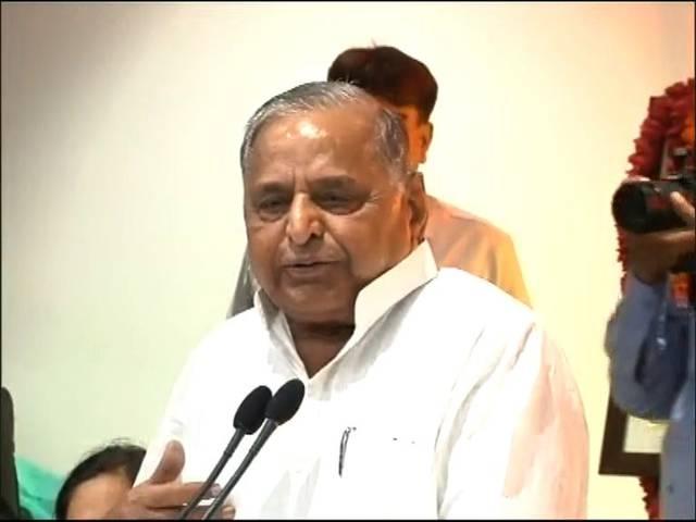 'कुछ लोगों को पीएम के मुंह से मेरी तारीफ अच्छी नहीं लगती' mulayam singh yadav attack on pm narendra modi