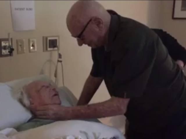 जिंदगी के आखिरी पड़ाव पर ऐसा प्यार देख, जरूर भावुक हो जाएंगे old couple love each other deeply