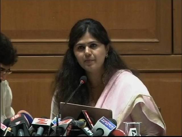 बलात्कार की खबरों को कवरेज न दे मीडिया: पंकजा मुंडे Media Shouldn’t Give Coverage to Rape Stories