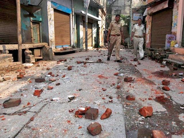 SP-BJP के लोकल नेताओं ने भड़काया था मुजफ्फरनगर दंगा : रिपोर्ट Muzaffarnagar probe panel submits report to Governor