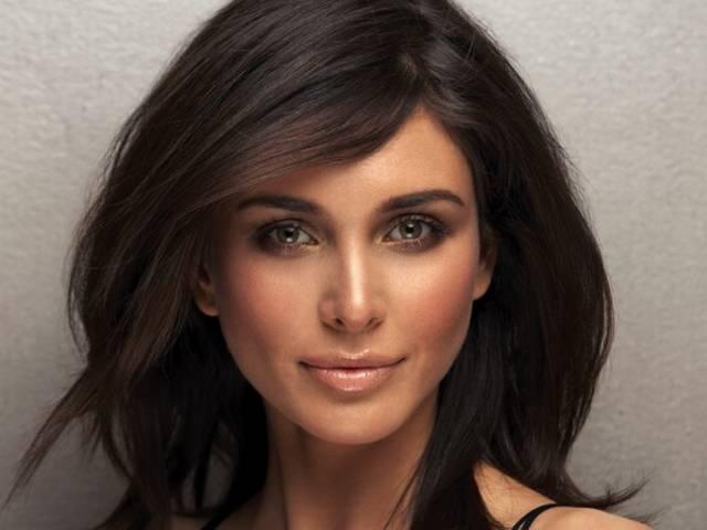 बीमारियों से बचने के लिए महिलाएं खुद पर ध्यान दें : लीसा रे Actress Lisa Ray urges women to be financially stable to tackle health issues