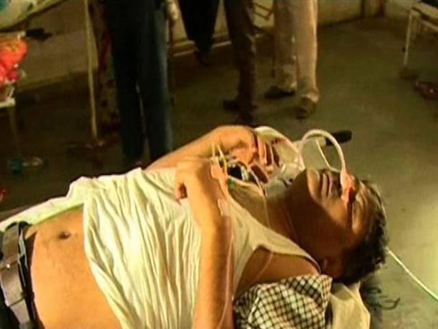 व्यापम की जांच के लिए जा रहा CBI अधिकारी झांसी स्टेशन पर बेहोश मिला CBI official to investigate Vyapam being found unconscious at Jhansi station