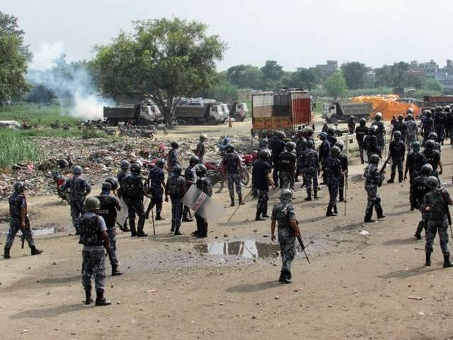 आवाजाही बाधित होने से खफा नेपाल सरकार ने भारतीय राजदूत से मांगा स्पष्टीकरण Nepal summons Indian envoy over ”trade obstruction”