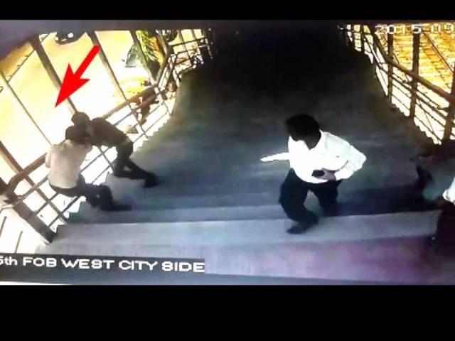 मुंबई: CCTV में कैद हुई दिनदहाड़े चाकू मारने की तस्वीरें, कोई नहीं आया बचाने CCTV_Mumbai