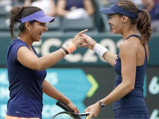 ग्वांग्झू ओपन के फाइनल में पहुंची सानिया और हिंगिस की जोड़ी Sania Mirza-Martina Hingis Enter Guangzhou Open Final