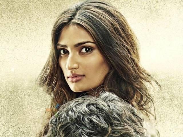 'राम लखन' के रीमेक में शामिल होने पर आथिया शेट्टी चुप Athiya Shetty REACTS on being a part of Ram Lakhan remakea