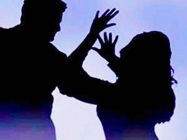 पति ने अवैध संबंधों के शक में की पत्नी की हत्या husband kills wife