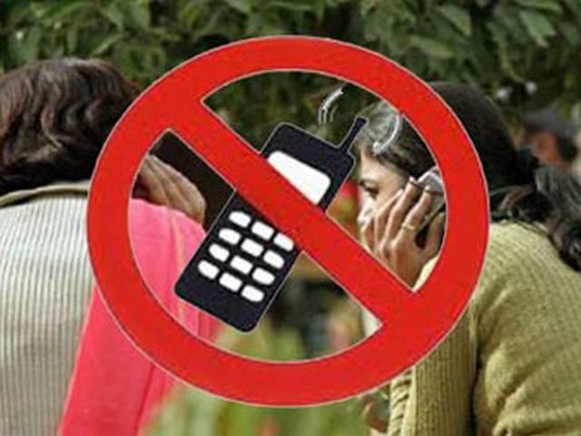 इंजीनियरिंग कॉलेज में मोबाइल और बर्थडे पार्टी बैन करने के आदेश पर हंगामा students protest against circular ragarding ban on whatsapp and birthday parties in the collage campus