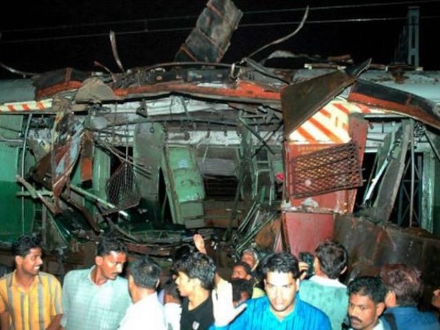 2006 मुंबई ट्रेन धमाके: 188 की मौत के लिए 5 को फांसी, 7 को उम्र कैद 2006 Mumbai train blasts: Death sentence to 5 convicts for planting bombs at various stations