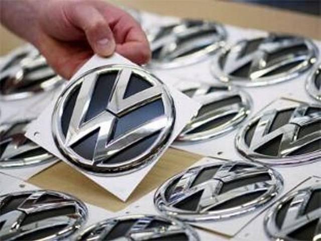 फोक्सवैगन 50 लाख कारें वापस मंगवाएगी Volkswagen procuring 50 million cars back