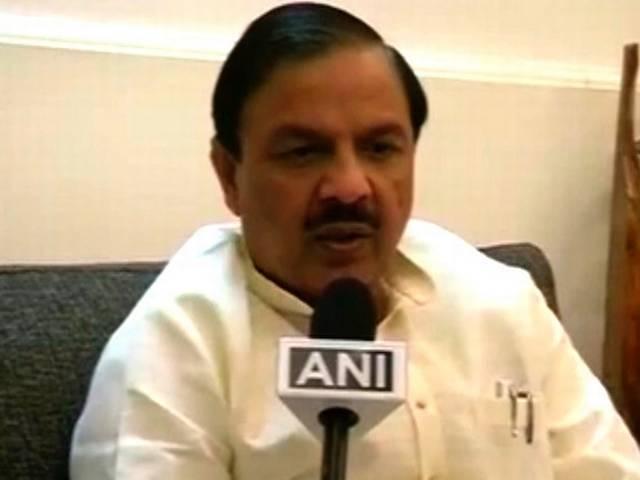 अखलाख की हत्या हादसा और गलतफहमी का नतीजा: महेश शर्मा Culture Minister Mahesh Sharma blames ‘misunderstanding’ for killing of man for ‘eating beef’