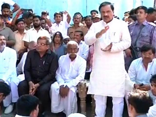 दादरी की हत्या महज़ हादसा है, इसे सांप्रदायिक रंग न दें- महेश शर्मा Mahesh Sharma again said, Dadri murder was an accident
