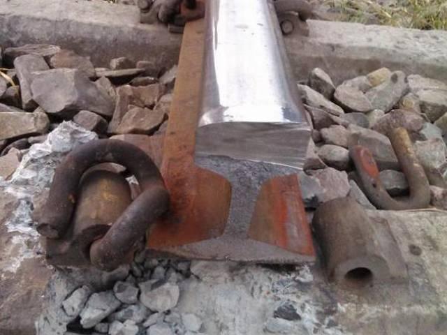 रेल ट्रैक काटा, ट्रेन चालक की मुस्तैदी से टला हादसा Major Train accident averted due to driver’s alertness