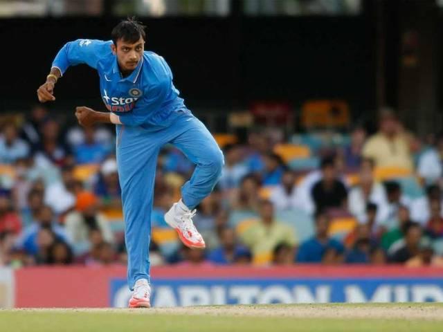 धोनी ने गेंदबाज़ों को हार का मुजरिम मानते हुए इस स्पिनर का किया बचाव! India skipper MS Dhoni rues lack of consistency against South Africa in first T20