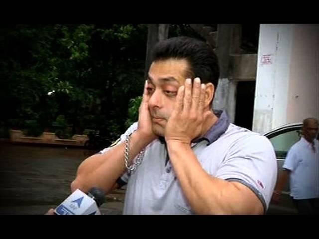 'SELFIE' SPECIAL: जब B ग्रेड प्रोड्यूसर ने सलमान को बाहर निकालने को कहा था salman khan struugle story