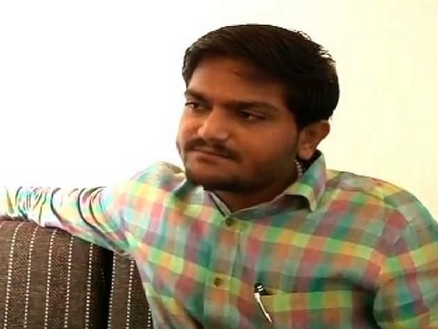 हार्दिक ने पटेल युवकों से कहा : पुलिसवालों को मार दो लेकिन आत्महत्या मत करो Kill policemen, never commit suicide: Hardik told Patel youth