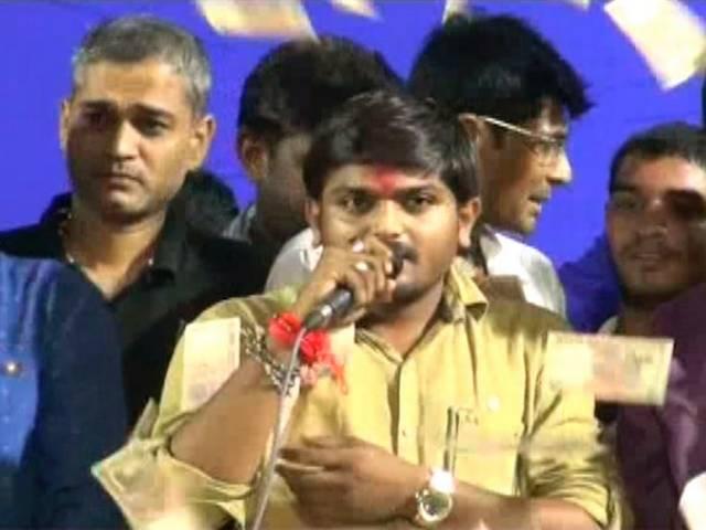 दो तीन पुलिस वाले मार दो लेकिन आत्महत्या मत करो: हार्दिक पटेल Kill 2-5 cops but no Patel should die, says Hardik Patel