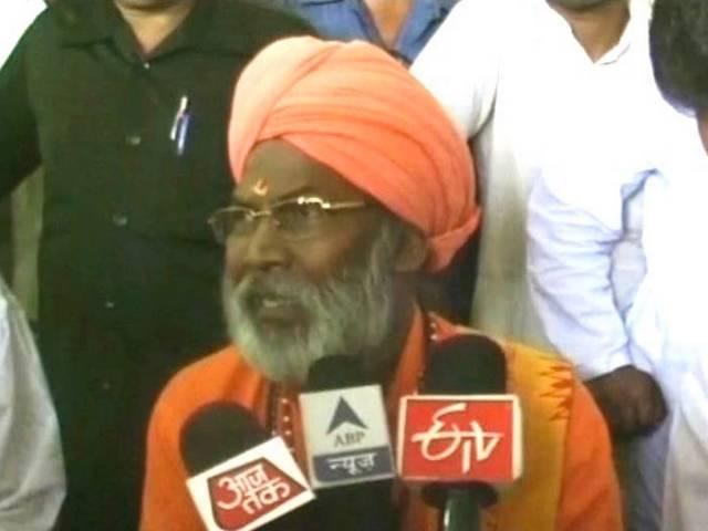 दादरी कांड : राहुल को पप्पू, लालू को पागल बोल गए साक्षी MP Sakshi Maharaj called Rahul ‘Pappu’