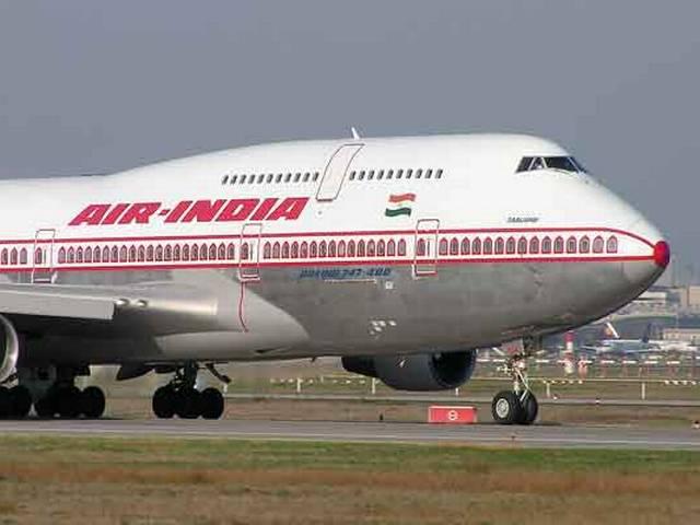 दिल्ली: एयर इंडिया के विमान की कराई गई इमरजेंसी लैंडिंग delhi: air india flight makes emergency landing