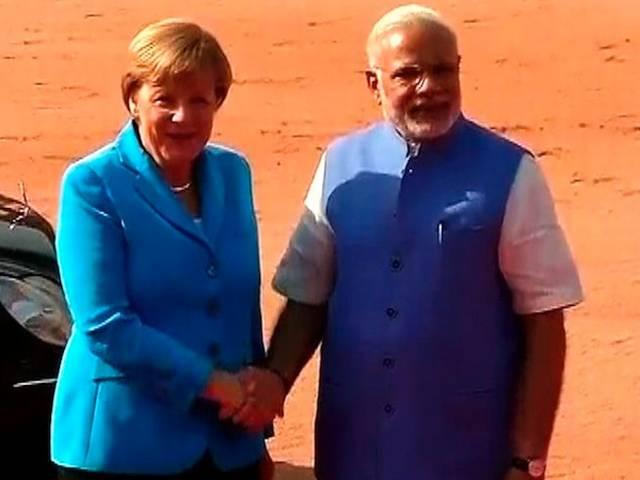 जर्मन चांसलर मर्केल पहुंची भारत, ट्वीट कर पीएम ने कहा-नमस्ते Angela Merkel is in India, Modi tweets ‘Namaste’