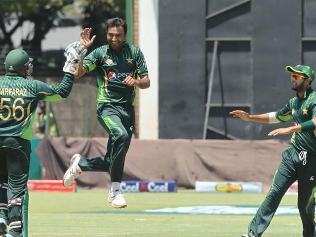 पाक ने बड़ी जीत के साथ 2-1 से श्रृंखला की अपने नाम Bilal Asif five-for gives Pakistan series
