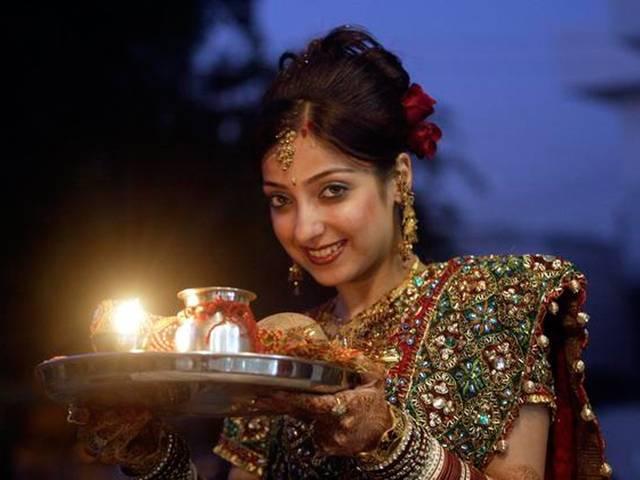 करवा चौथ पर यूं करें मेकअप Karva Chauth Special Indian Bridal Makeup