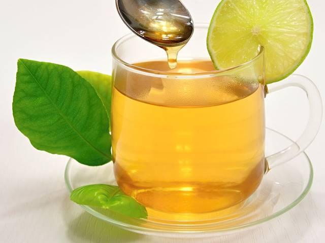 पानी के साथ इस तरह से शहद लेने से होंगे कई फायदे Benefits Of Having Honey With Water