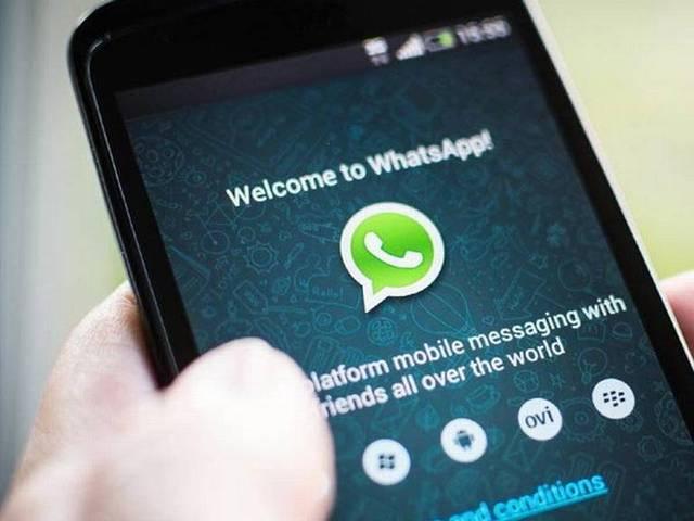 WhatsApp ने किया बुकमार्क फीचर अपडेट WhatsApp for iOS update lets users bookmark chat messages
