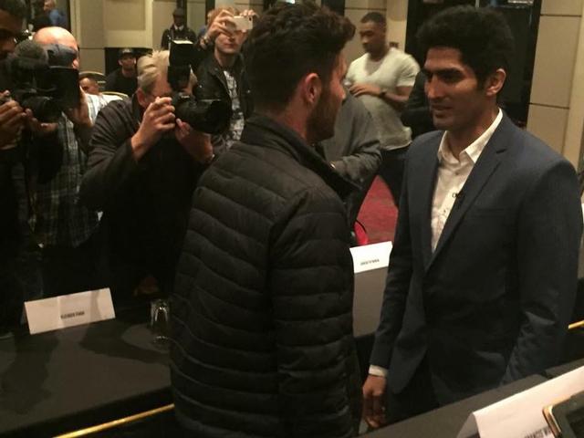 वाइटिंग का सामना करने को तैयार विजेंदर vijender singh ready for first professional boxing
