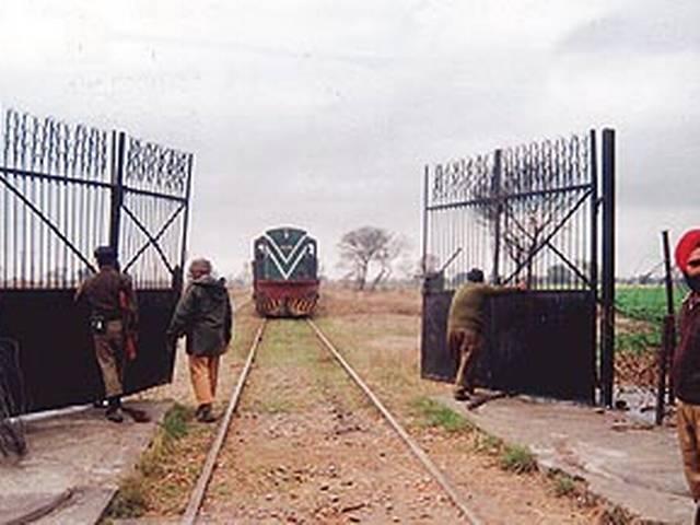 सुरक्षा कारणों समझौता एक्सप्रेस पाक के वाघा स्टेशन पर रोकी गई India and Pakistan stop Samjhauta Express at Wagah over security