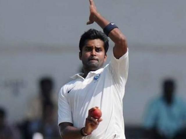 VIDEO: श्रीवत्स को आउट करने पर हुई विनय कुमार की आलोचना Shreevats Goswami gets run out in one of the most bizarre ways