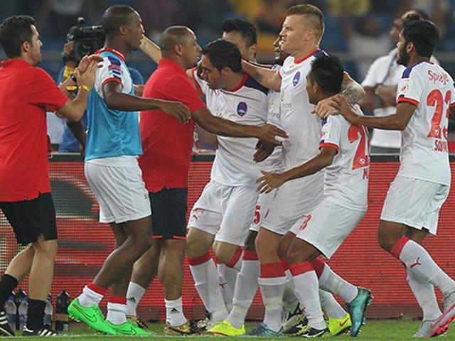 चेन्नईयिन एफसीम को हराने के साथ दिल्ली डायनामोस ने जीत से खाता खोला Delhi Dynamos FC beat Chennaiyin FC 1-0 to kick-start their season