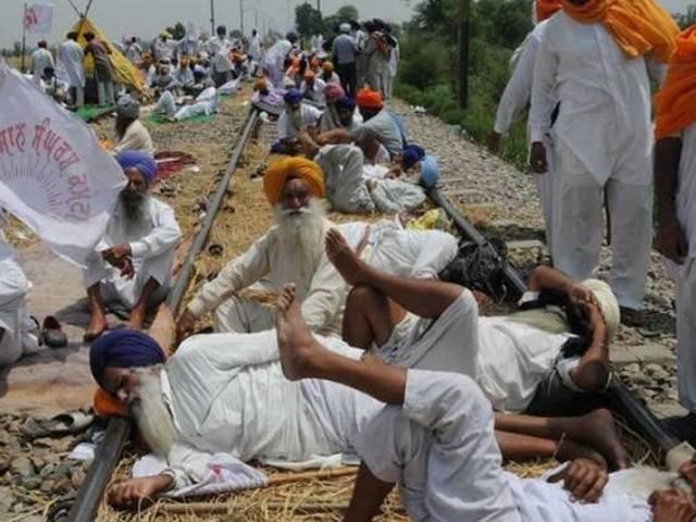 पंजाब : किसान आंदोलन से रेल सेवा प्रभावित rail transpot effected former protest