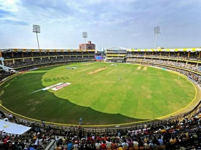 INDvsSA: दूसरे वनडे के लिए क्रिकेट प्रशंसकों ने खाई लाठी indore cricket-india vs south africa