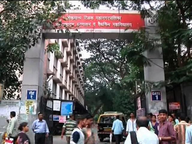 मुंबई: जिंदा आदमी का पोस्टमार्टम! Mumbai: Man comes back from the ‘dead’ before post-mortem
