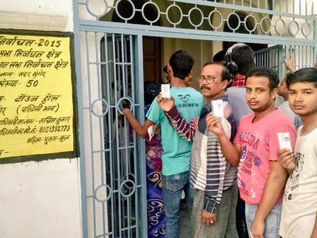 बिहार विधानसभा चुनाव: पहले चरण में 57 प्रतिशत मतदान BIHAR FIRST PHASE VOTING OVER