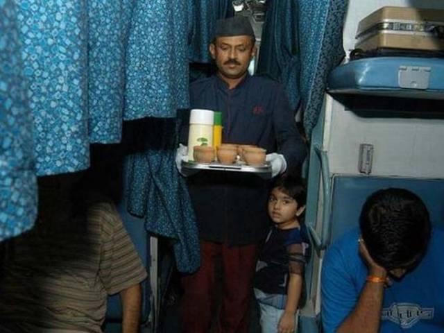आईआरसीटीसी ई-कैटरिंग सेवा बनी ‘फूड ऑन ट्रैक’ irctc’s e-catering service becomes food on track