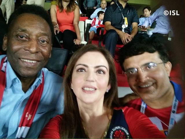 ISL: सॉल्ट लेक में आए ‘किंग ऑफ फुटबॉल’ pele in salt lake stadium