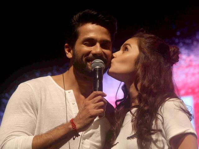 आलिया की वजह से क्यों दुखी हैं शाहिद कपूर? Shahid Kapoor is ‘very sad’ with ‘Shaandaar’ co-actor Alia Bhatt working without him in other films